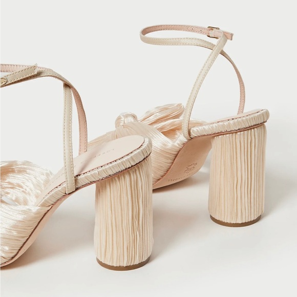 Camellia Almond Pleated Bow Heel, size 7, NWT - Picture 4 of 5